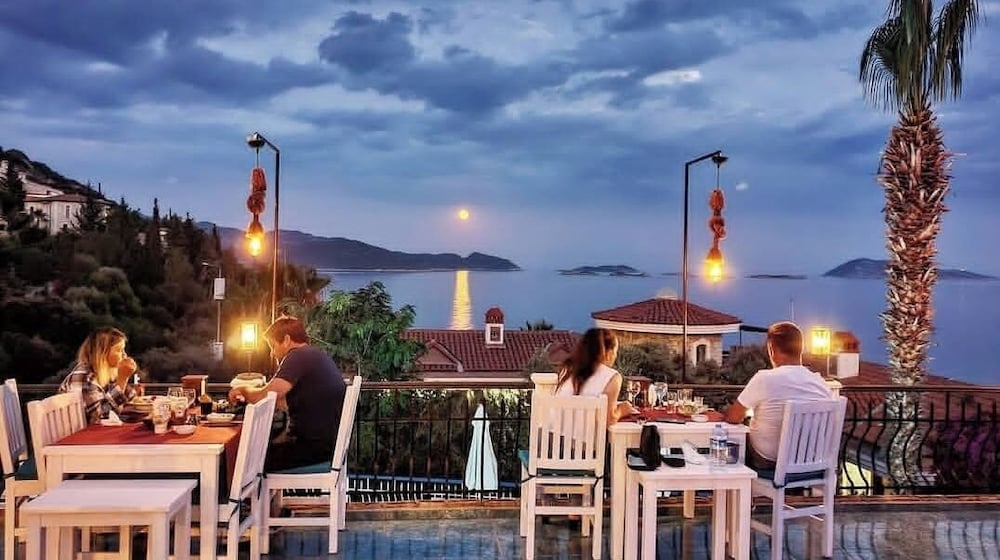 Amphora Hotel 47/56