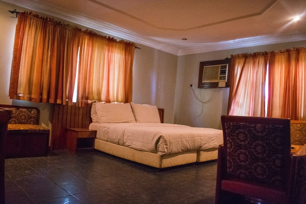 Chelsea Suites Limited 6/28