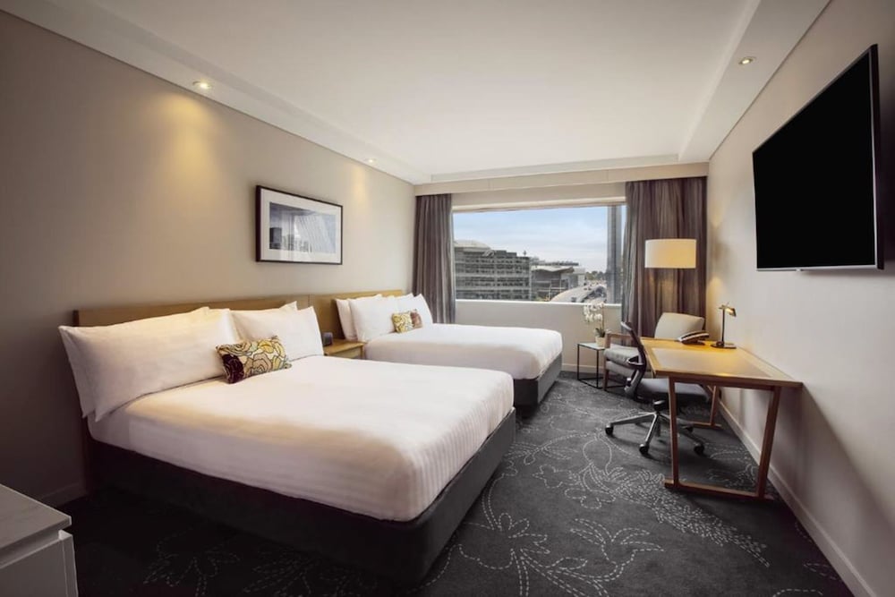 PARKROYAL DARLING HARBOUR 30/73