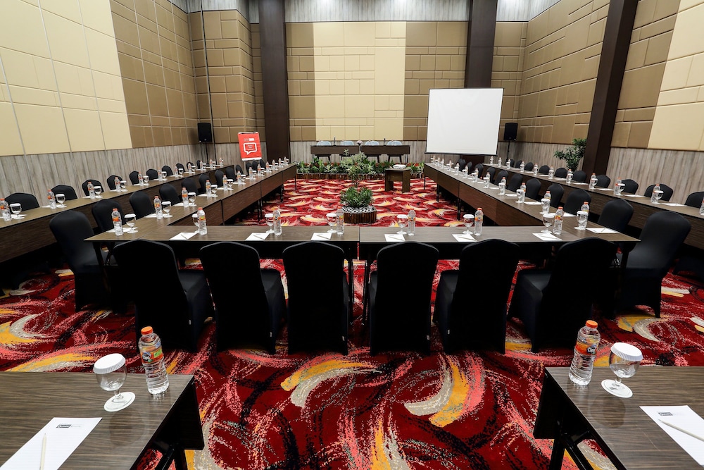 Bigland Sentul Hotel and Convention (ex Olympic Renotel Sentul) 45/50