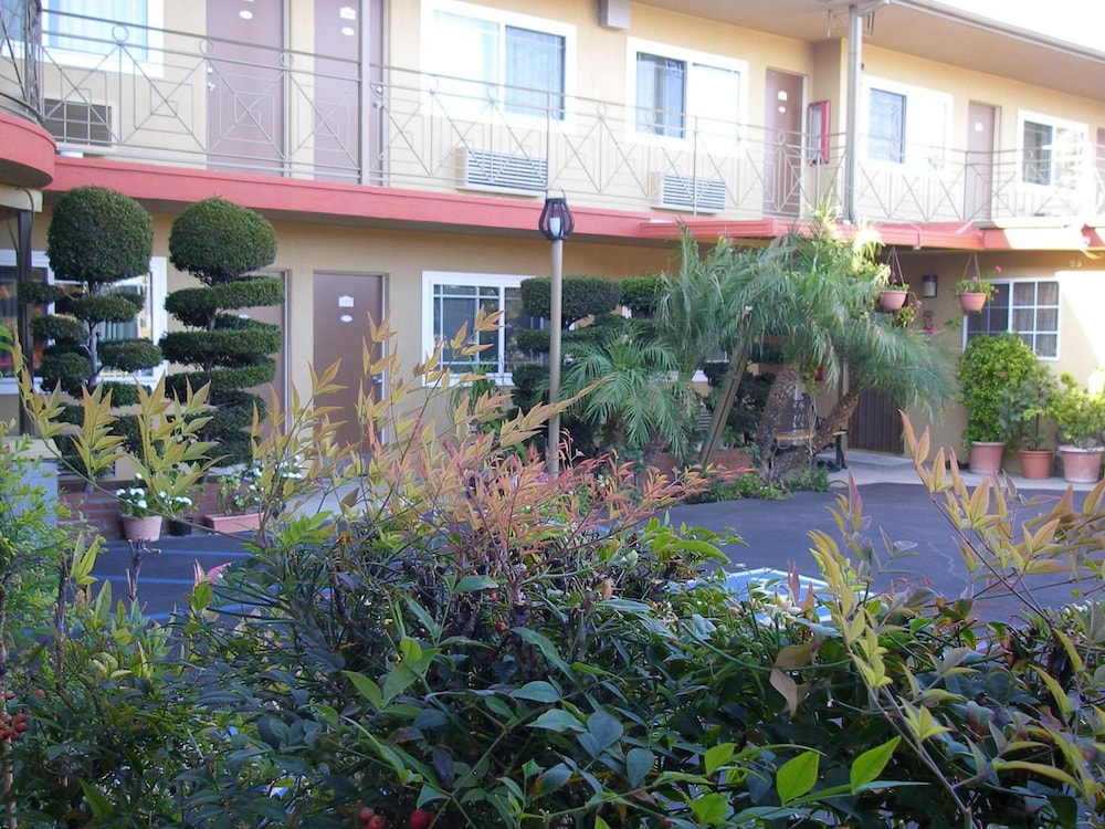 Fullerton Lodge 4/33