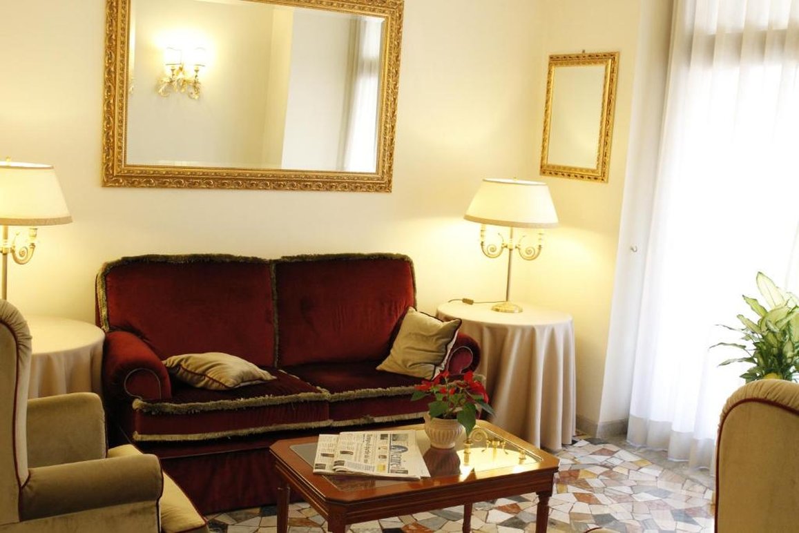 Hotel Genio 10/21