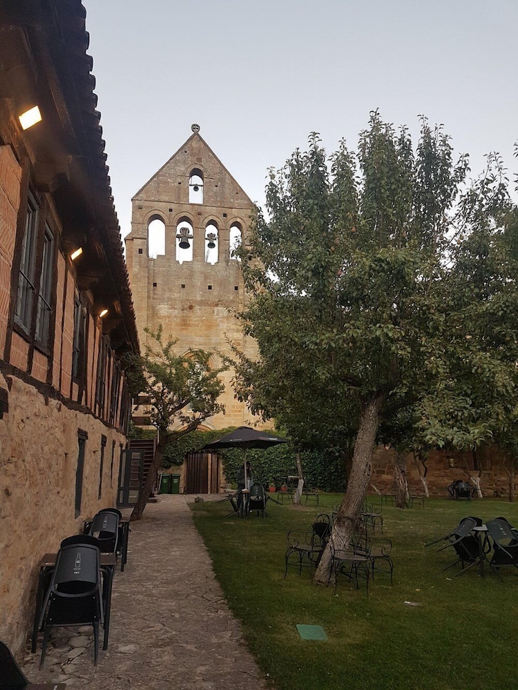 POSADA SANTA MARIA LA REAL 73/75