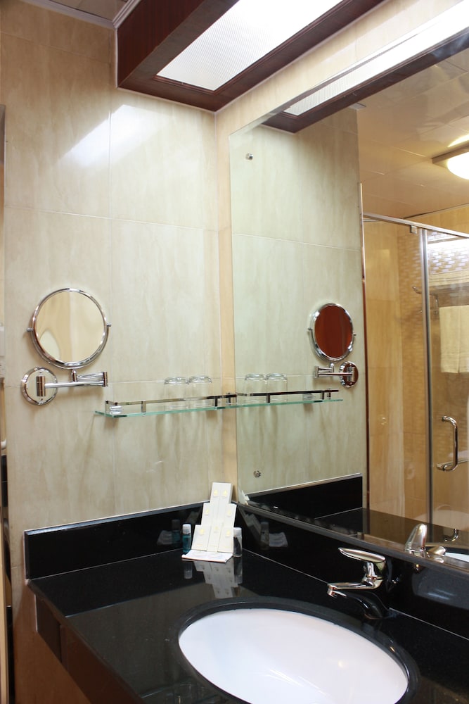 Lux Riverside Hotel & Apartment 96/99