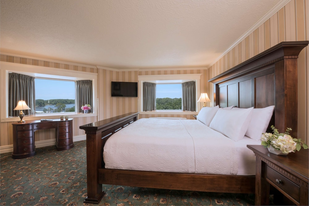 St. James Hotel 7/35