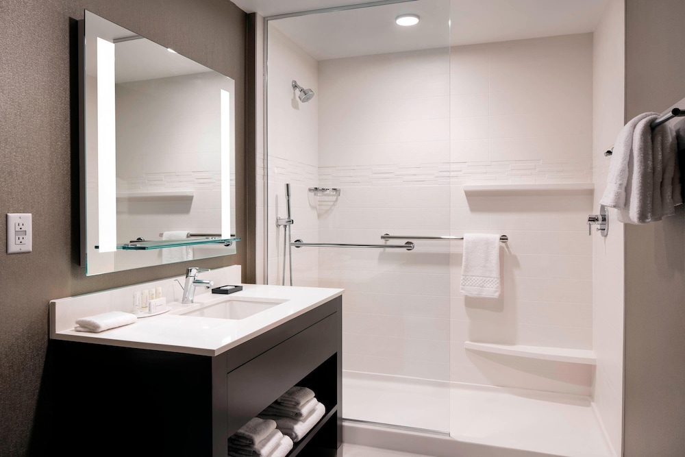 جناح استوديو بسرير كينج مع أريكة لذوي الإعاقة، RESIDENCE INN SEATTLE DOWNTOWN/CONVENTION CENTER 4/7