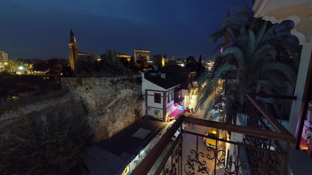Patron Hotel 29/32