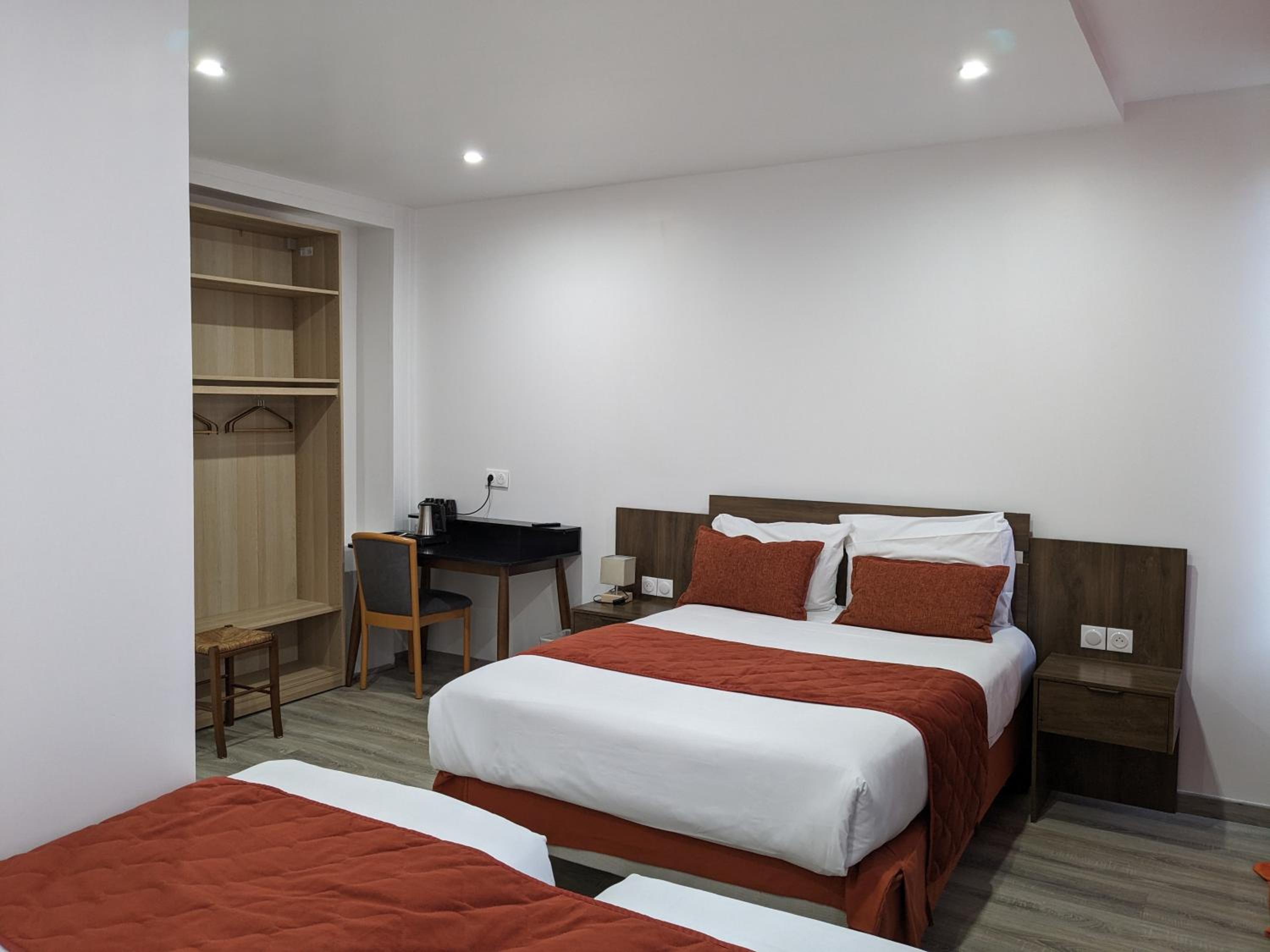 Room, Triple, Morand Hotel 5/10