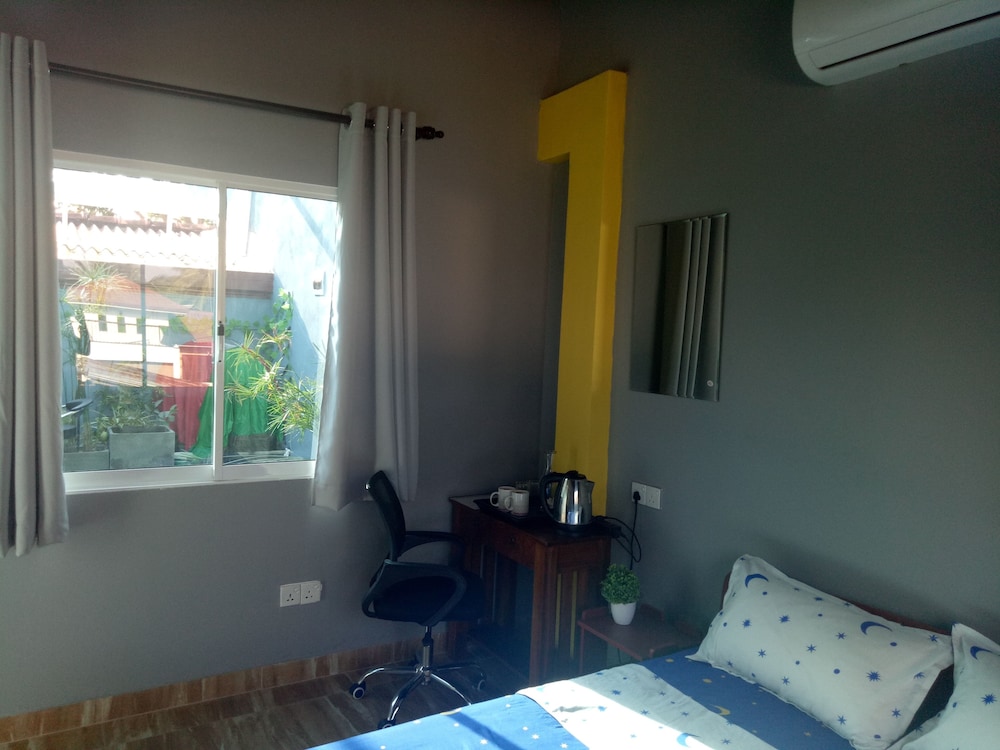 This Is It Guest House And Restaurant 50/50
