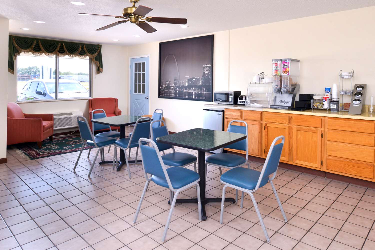 Americas Best Value Inn Sullivan 8/8