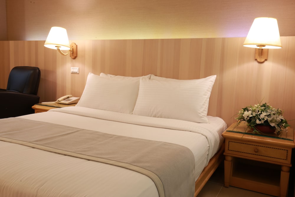 Highness Hotel 10/34