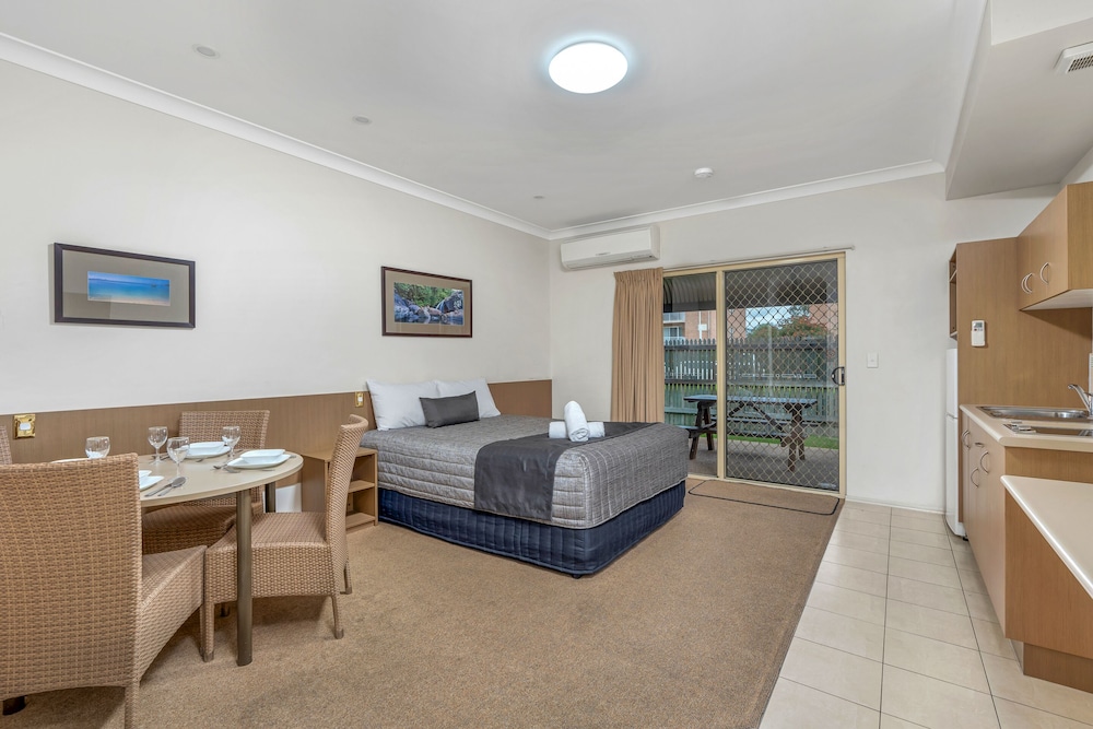 Midlander Motor Inn 33/66