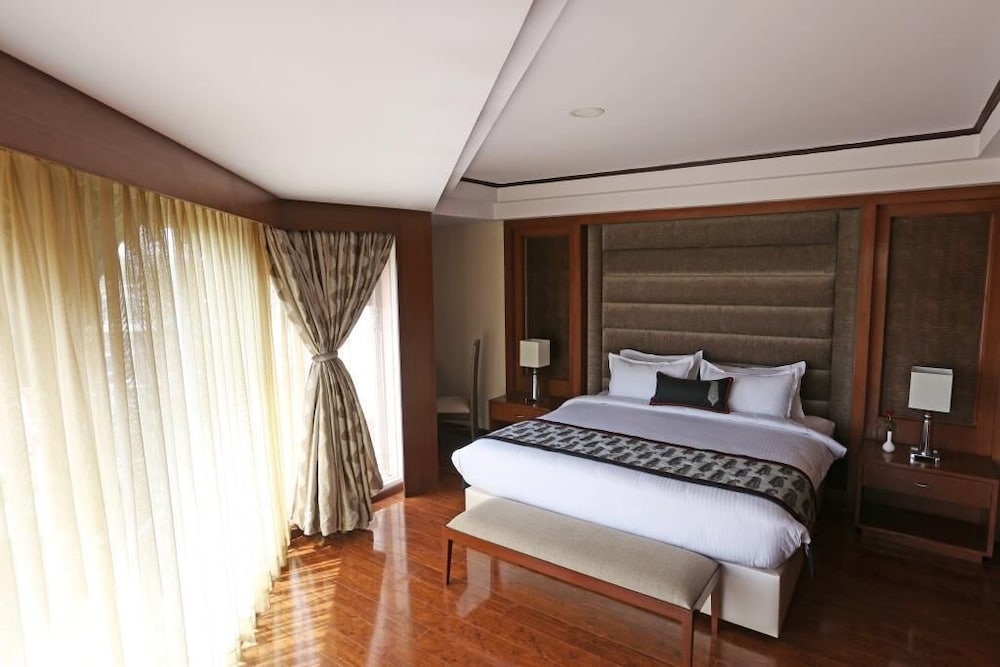 GOLDEN TULIP JAIPUR 17/50