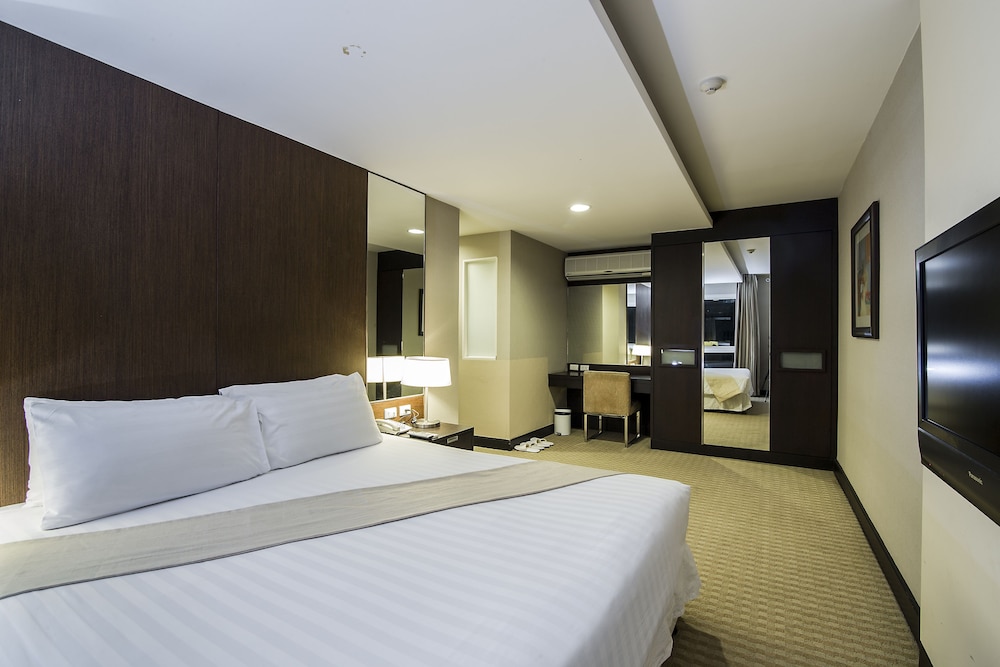 The Narathiwas Hotel and Residence Sathorn Bangkok 18/63