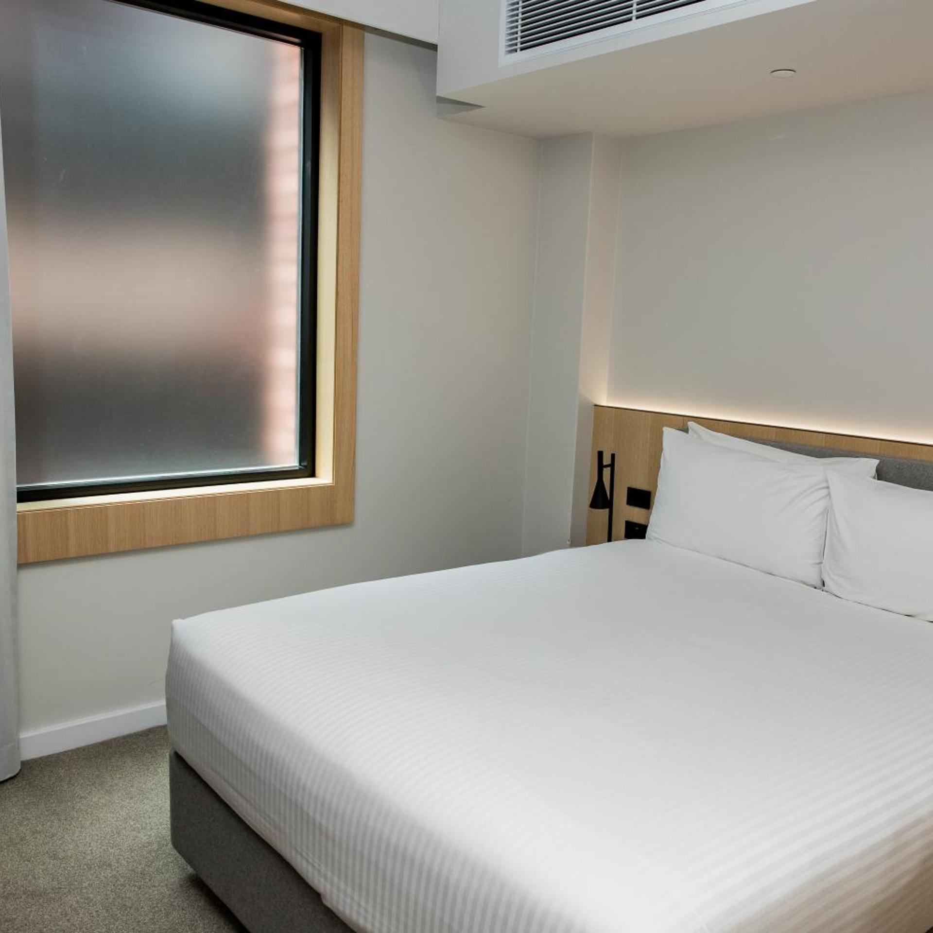 Perth Essential, Standard, King Bed, Queen Bed