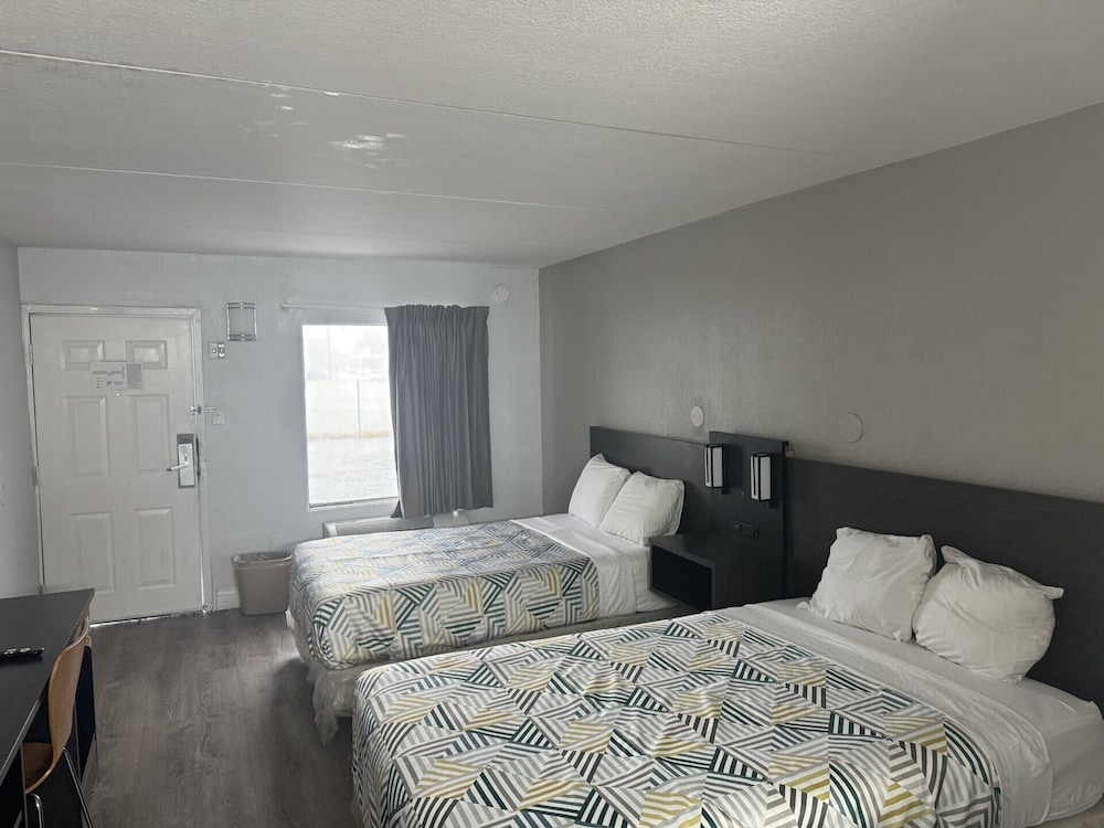 Travelodge by Wyndham Norfolk Airport 13/48