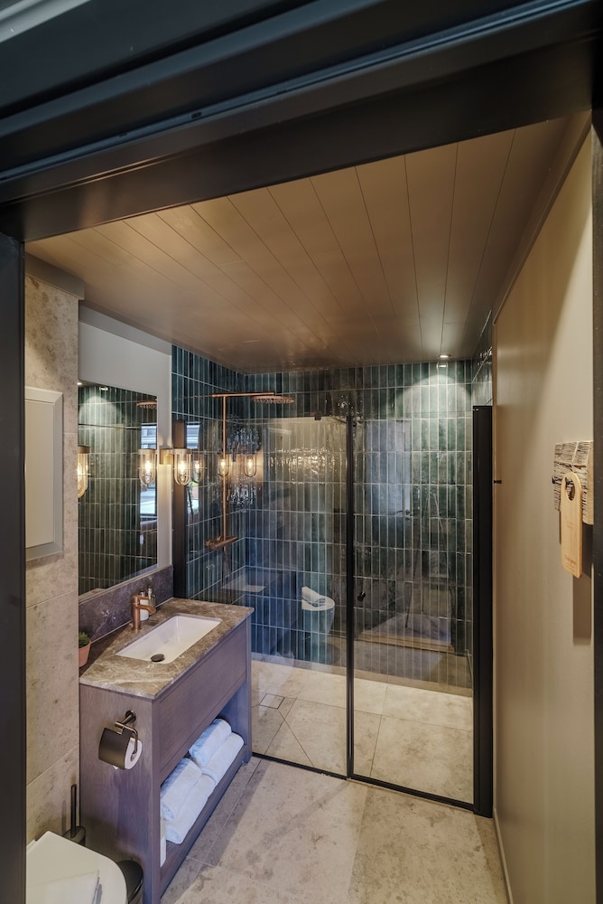 Henningsvaer Bryggehotell by Classic Norway Hotels 23/50