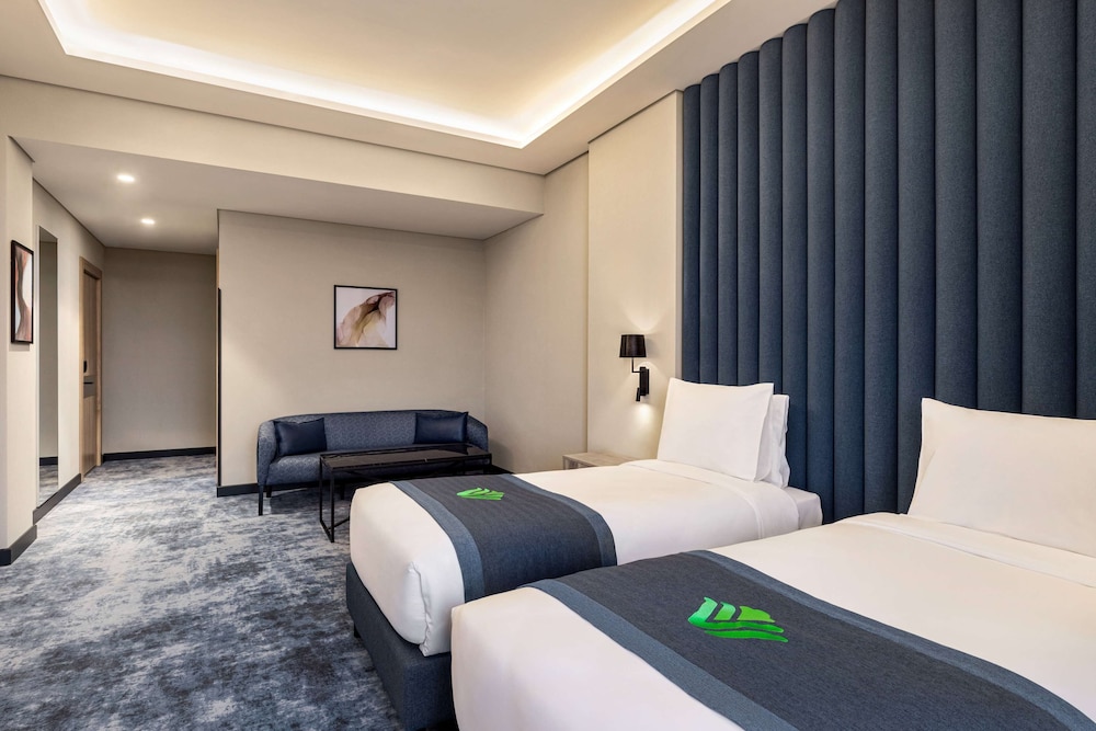 DELUXE, SUITE