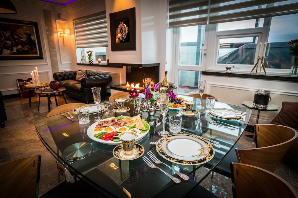Diamond Suites 58/73