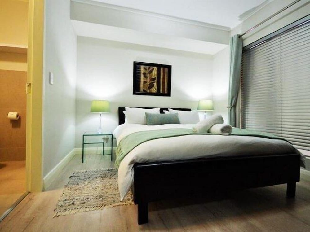 Century City Boutique Apartments 9/50