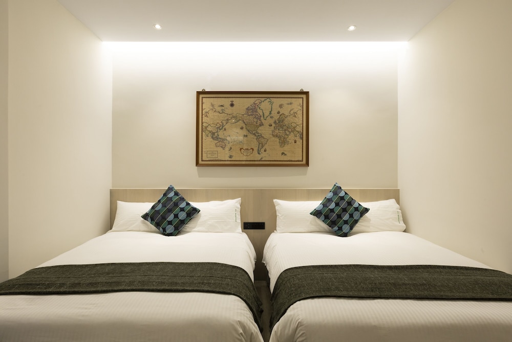 ROOM, TWIN BEDS, SHARED BATHROOM