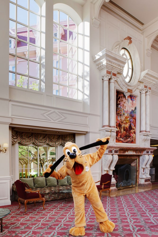 DISNEYLAND HOTEL 37/62