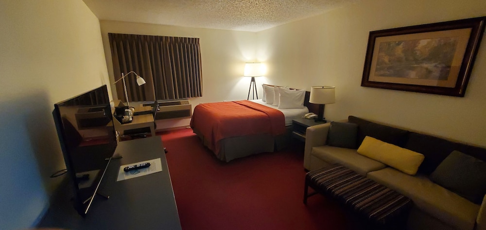 Pictured Rocks Inn & Suites 44/70