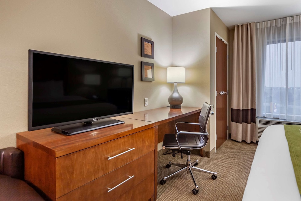 Comfort Inn and Suites Avera Southwest Sioux Falls SD 36/37