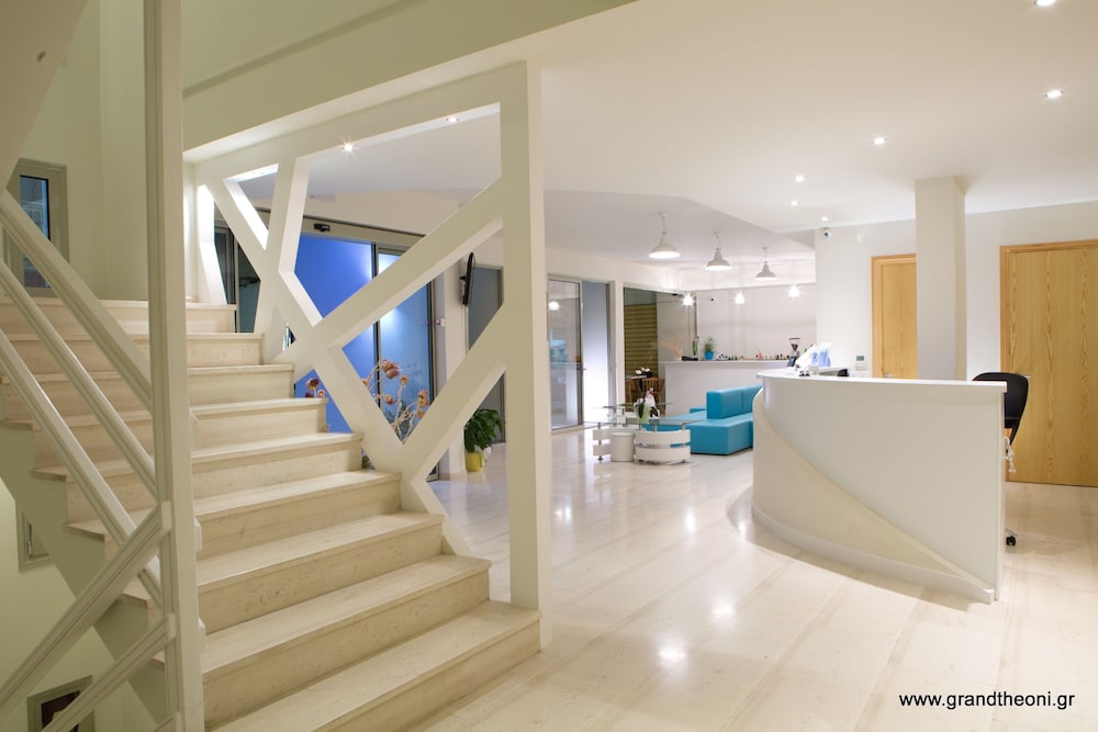 Grand Theoni Hotel Suites And Spa 8/71