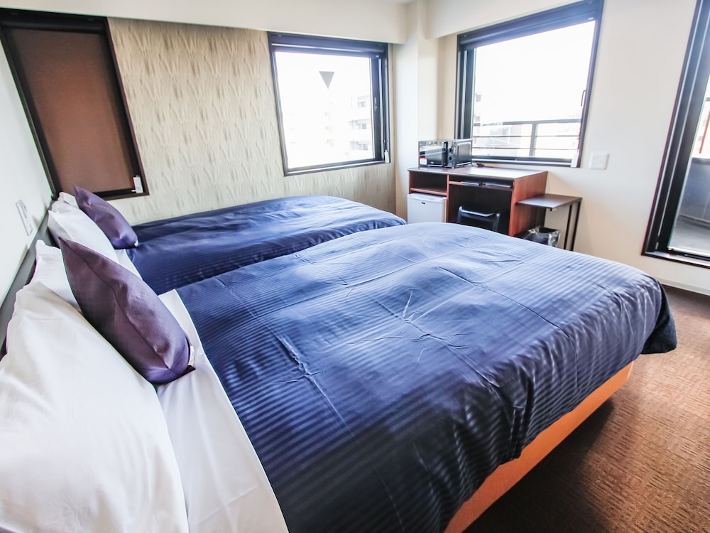 ROOM, TWIN BEDS, SMOKING