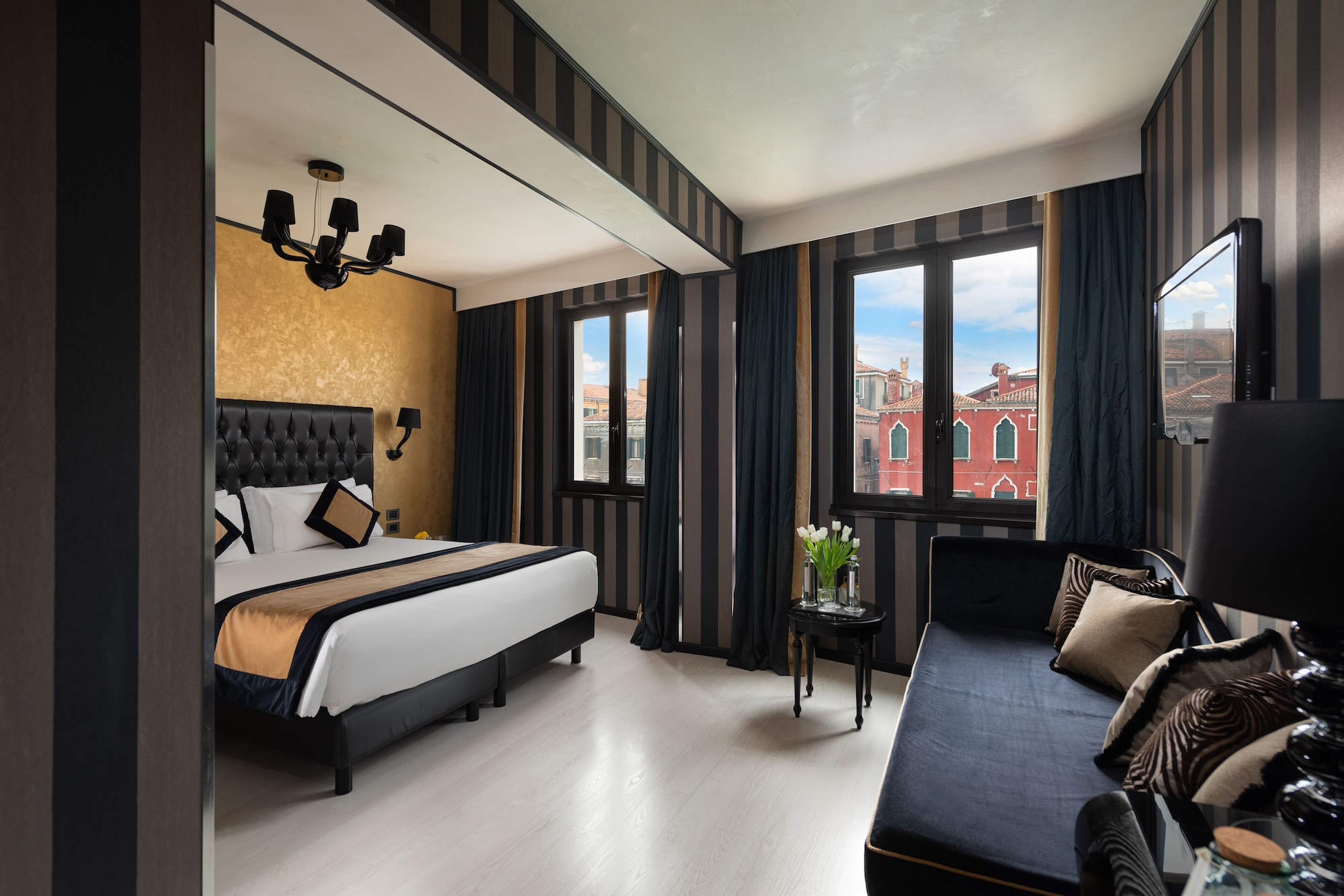 Junior Suite, Studio, Double Bed, Canal View