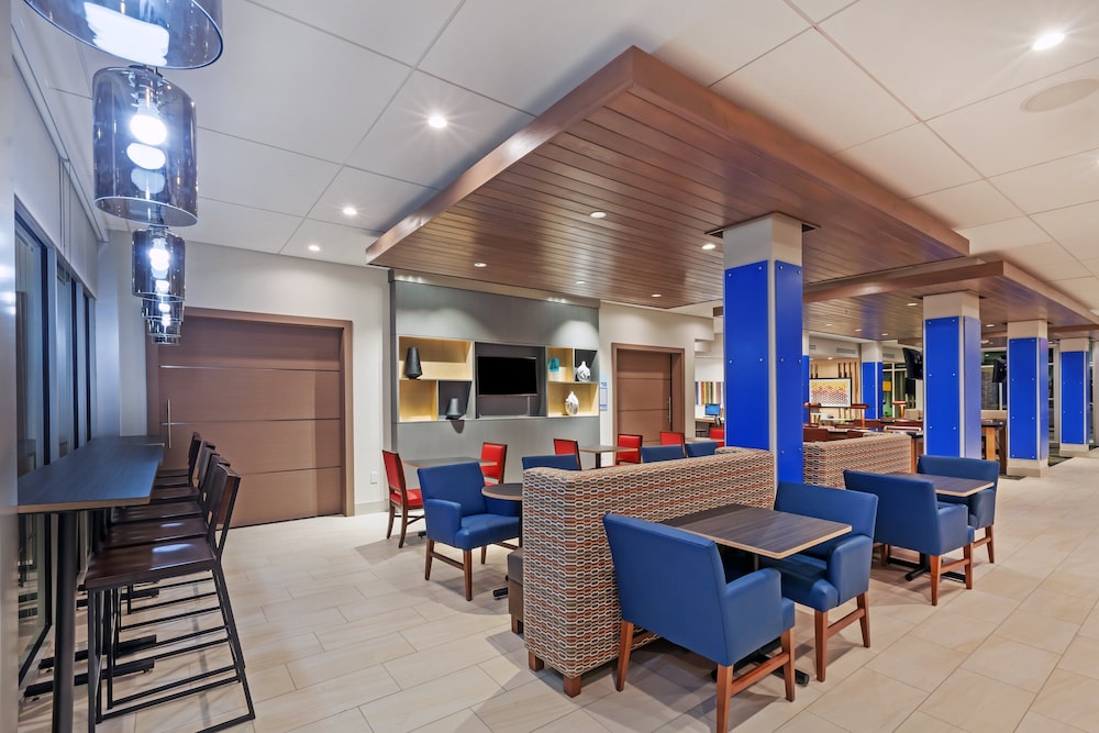 Holiday Inn Express Suites Chanute 42/46