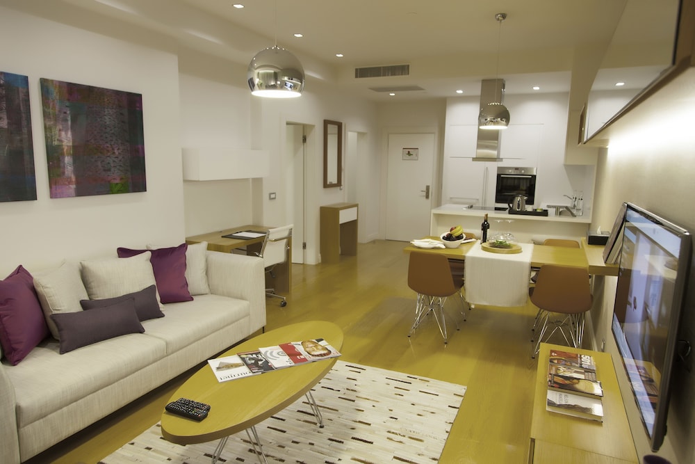The Leos Residence 36/60
