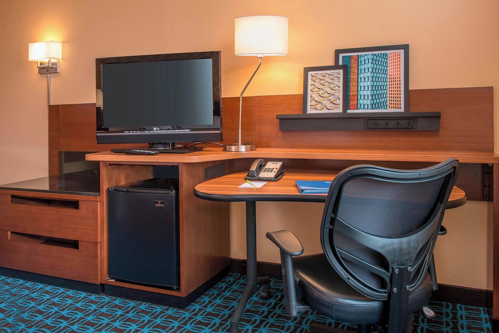 Fairfield Inn And Suites Frederick 43/50