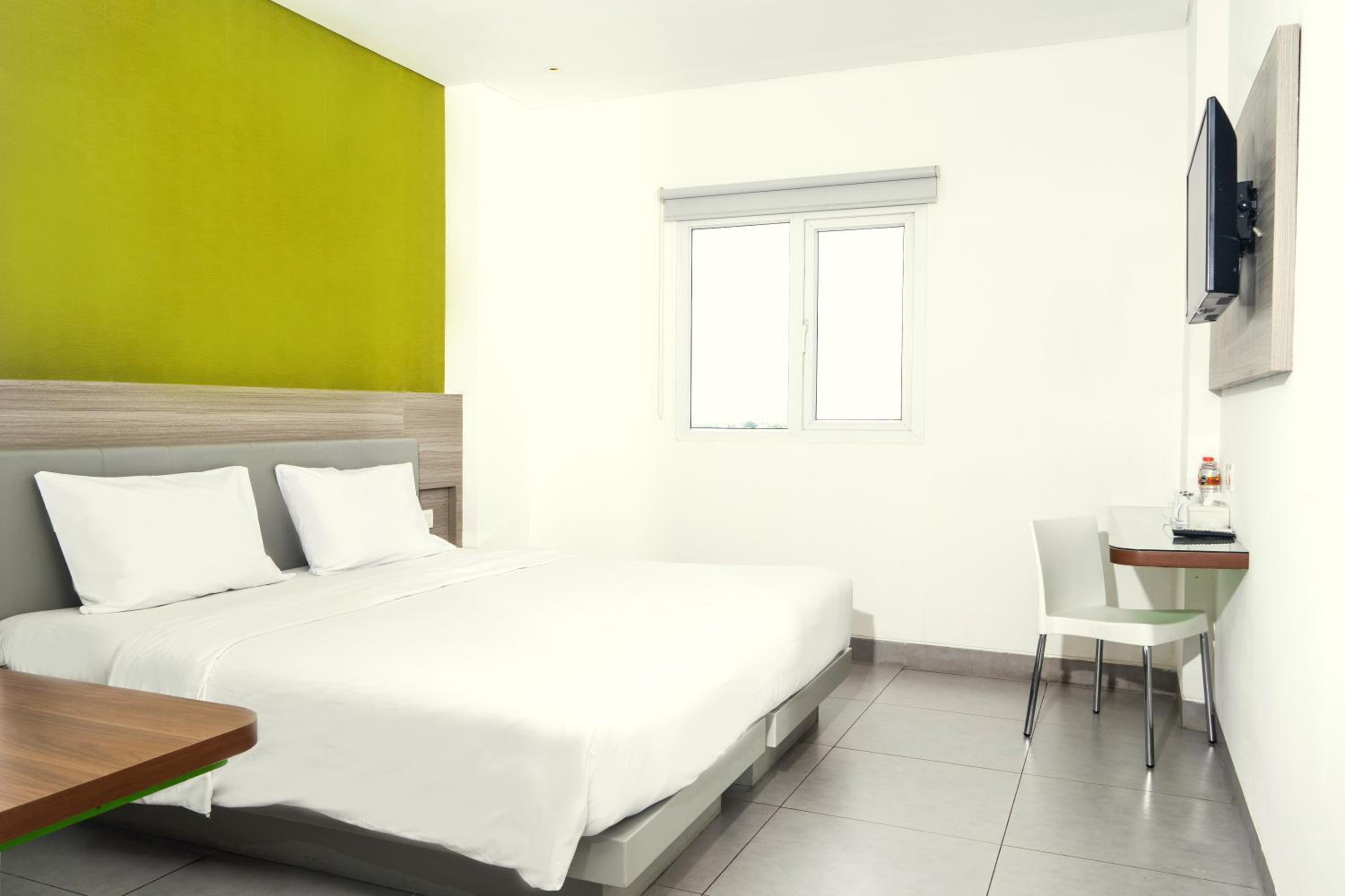Lynn Hotel Serang 18/43