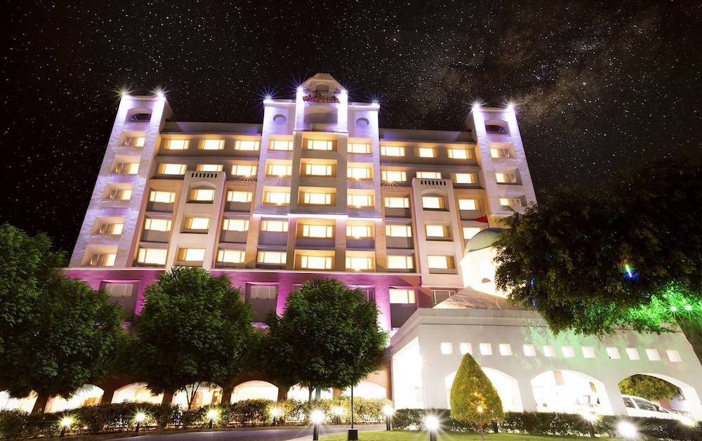 Wonderla Resort 1/31