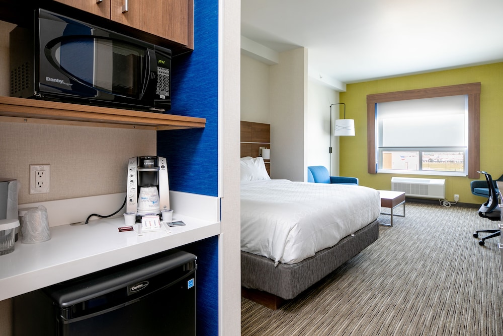 Holiday Inn Express Lethbridge Southeast 33/72