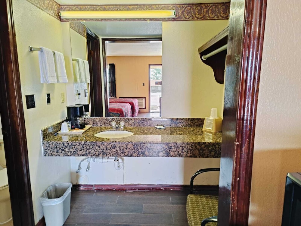 Victorian Inn 25/27