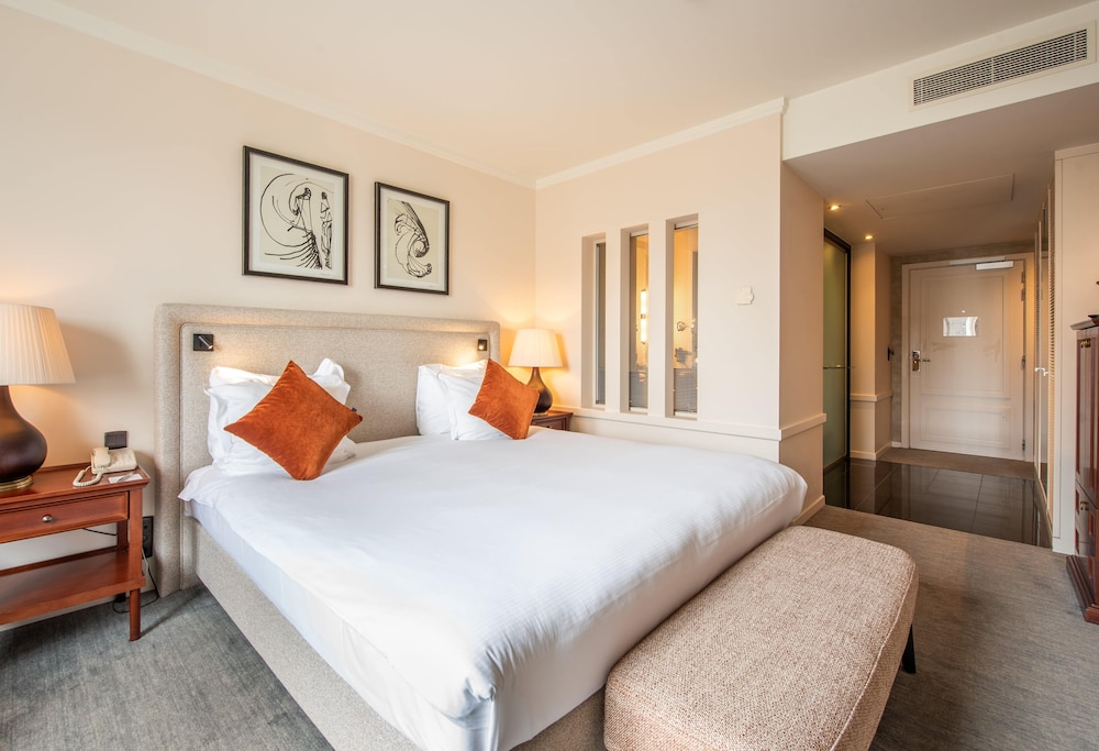 SUPERIOR, DOUBLE OR TWIN BED