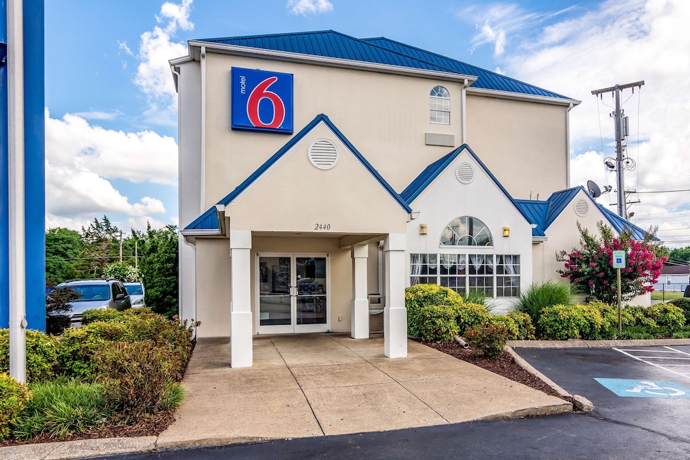 Motel6 Chattanooga, TN - Downtown 34/40