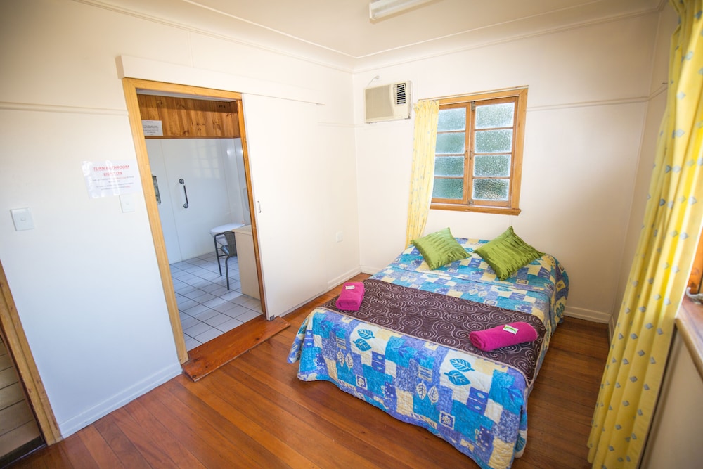 BRISBANE MANOR HOTEL 23/60