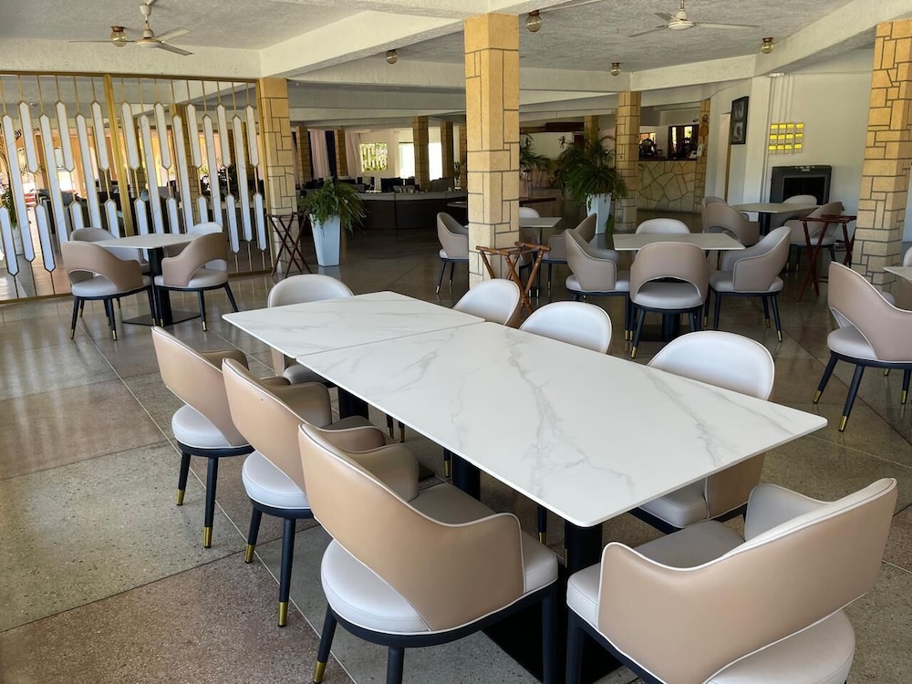 CORTSLAND HOTEL 38/49