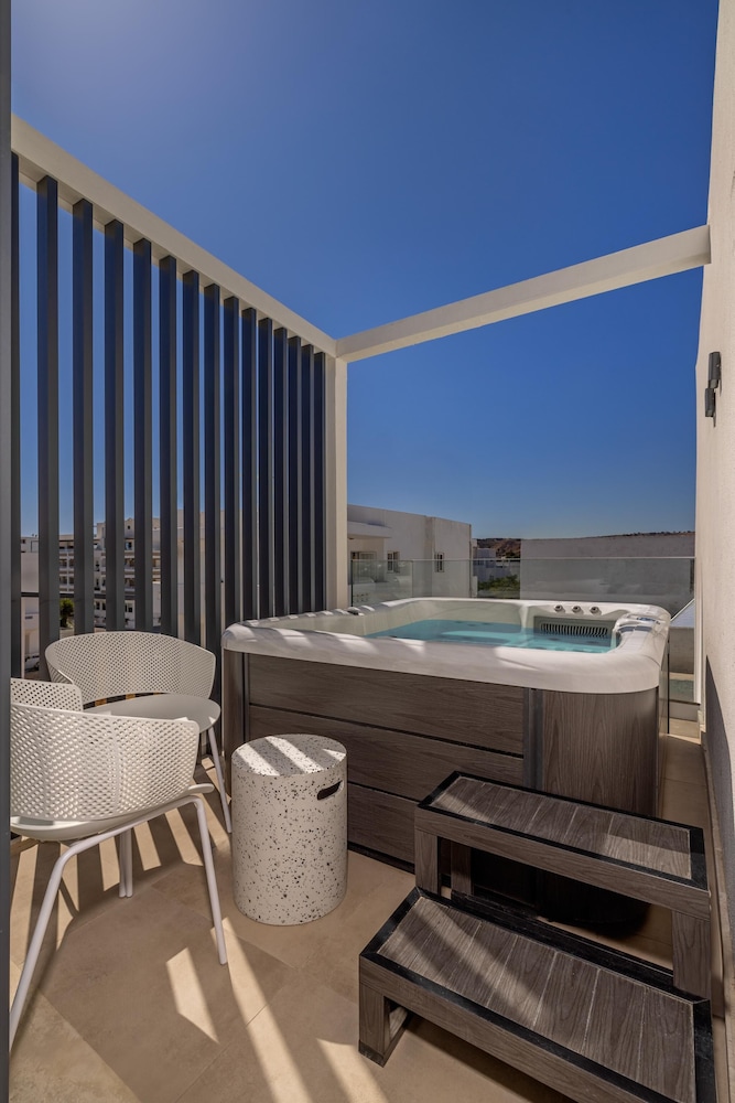 Cabana White Boutique Hotel & Suites 45/80