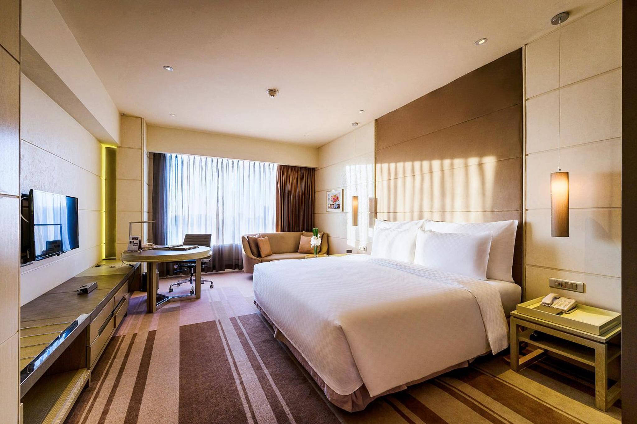 Club, Premium, Deluxe, King Bed, Club Floor