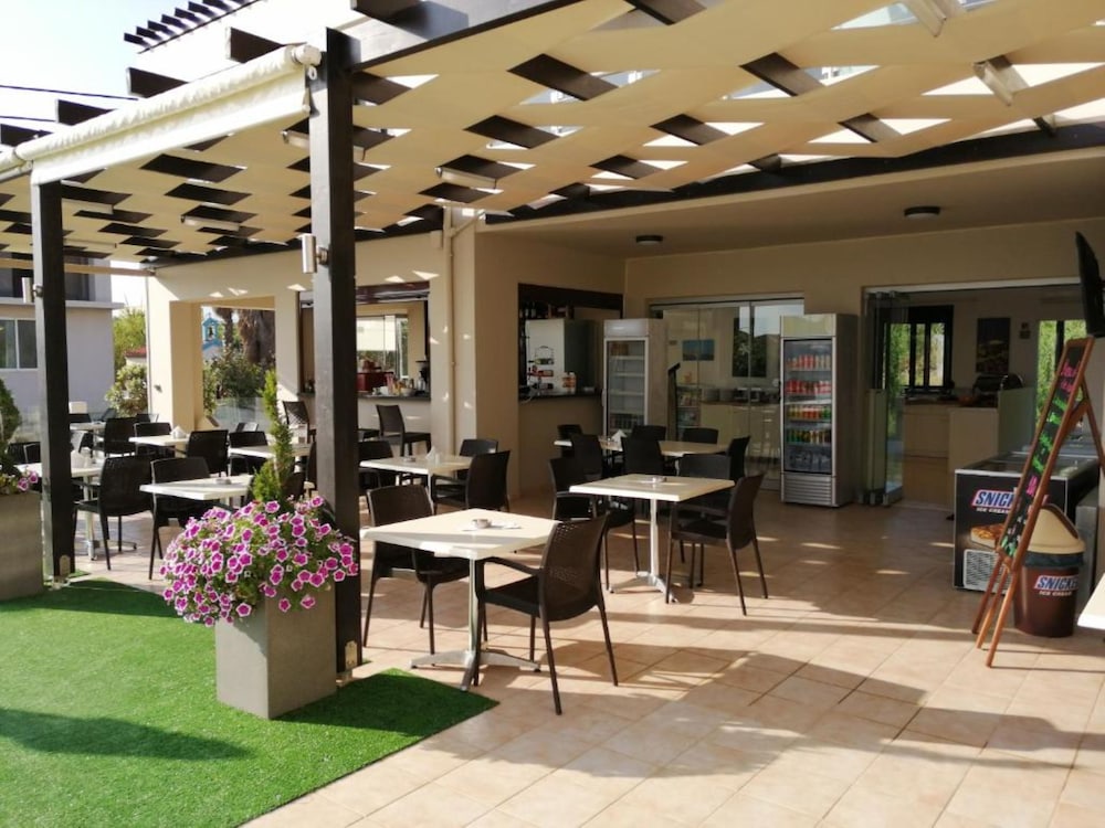 Carisa Suites and Apartments 26/50