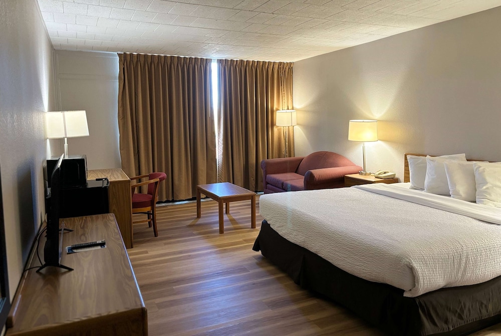 غرفة بسرير كينج، Days Inn by Wyndham Williamsport 2/4