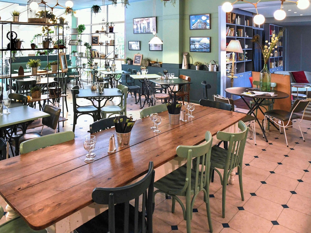 restaurant cafeteria