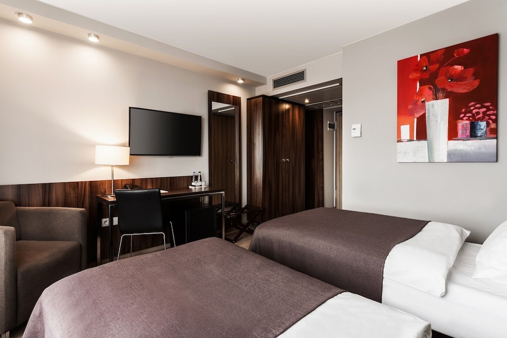HOTEL MODERNO 20/63
