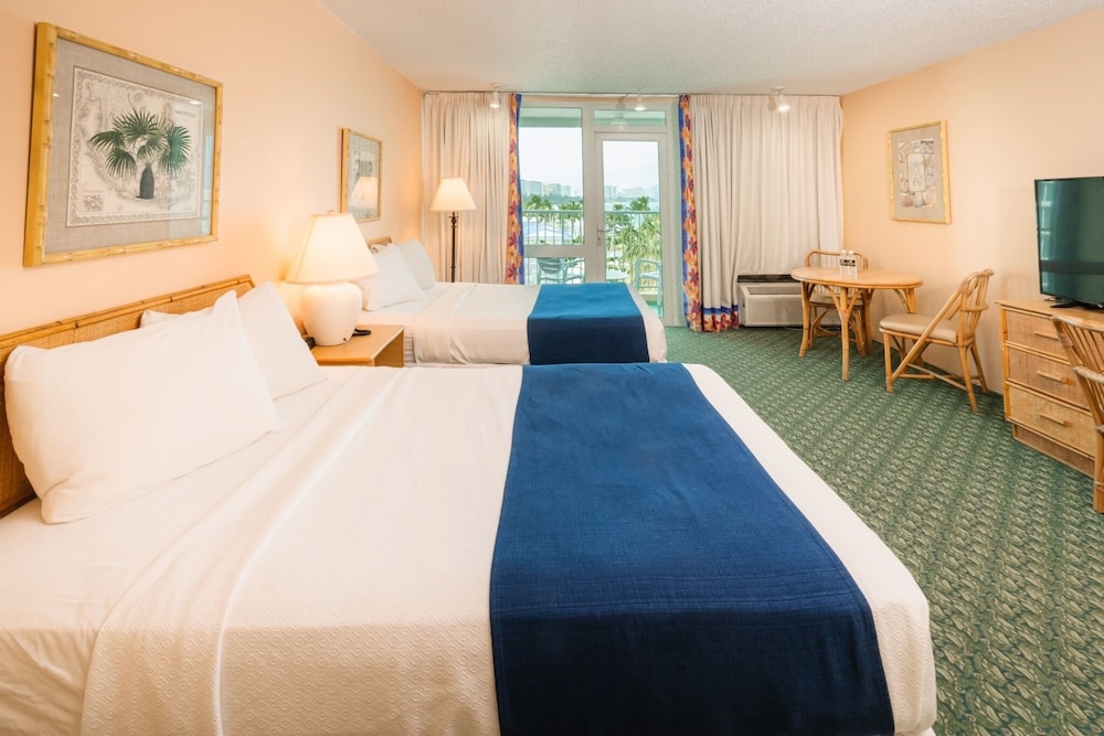 ESJ Beach Hotel 7/42