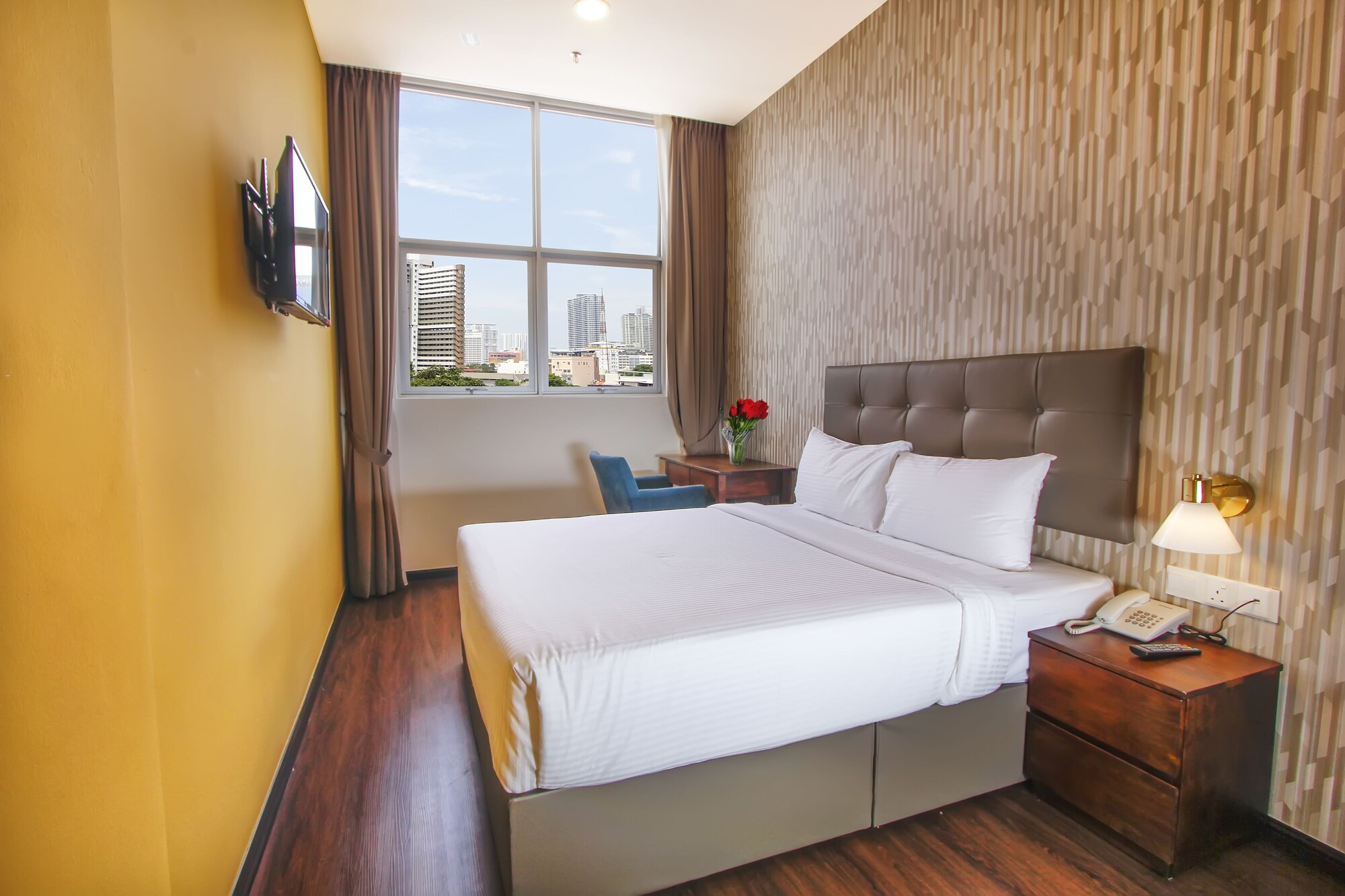 DELUXE, DOUBLE BED